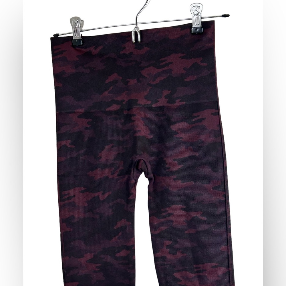 Spanx Look At Me Now Wine Camo Shaping Seamless Leggings Size M - Picture 5 of 9